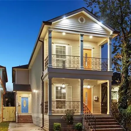 Charming 3Br Mid-City W Chef'S Kitchen & Private